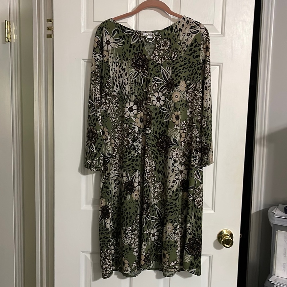 Excellent Condition Smoke Free Home print a line dress